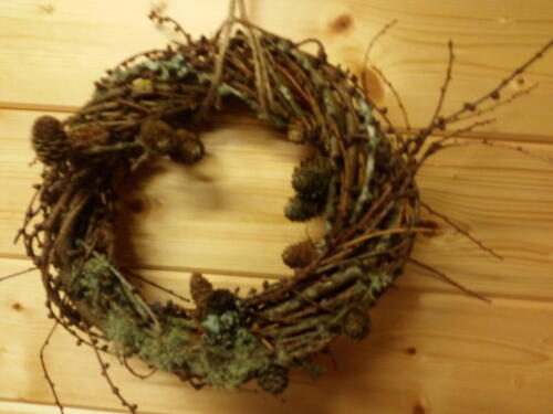 Larch and lichen wreath